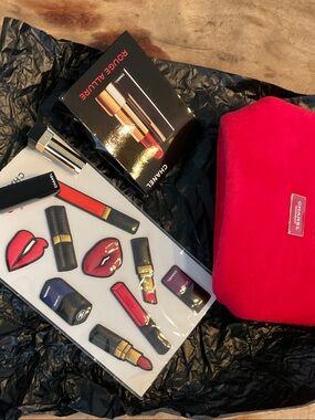 Chanel makeup 💼 cosmetic pack